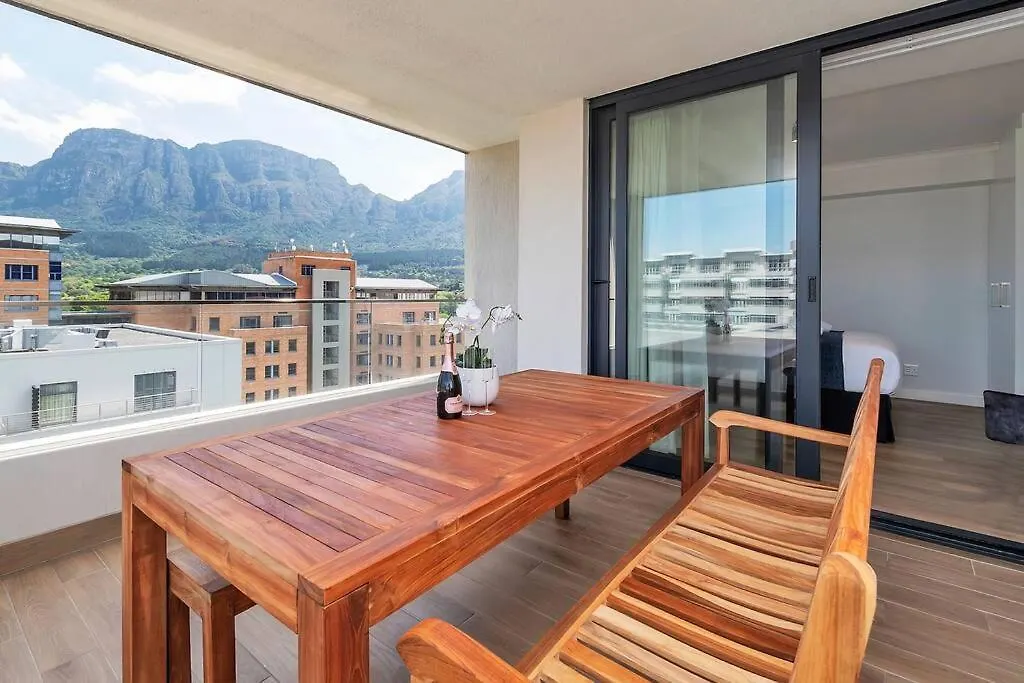 Rooftop With Breathtaking Views Of Table Mountain. Cape Town Apartment