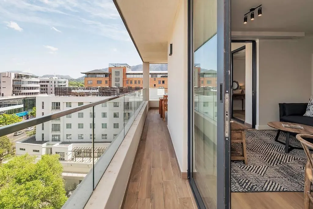 Rooftop With Breathtaking Views Of Table Mountain. Cape Town Apartment